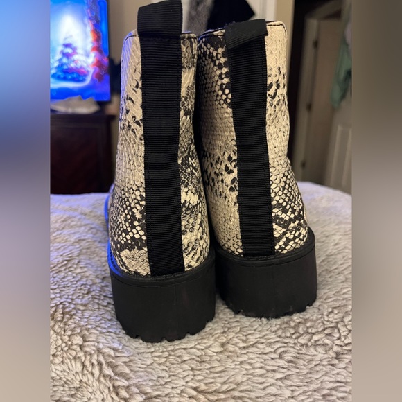 Cupid Lug Sole Faux Snakeskin Boots, size 8 - Picture 3 of 6
